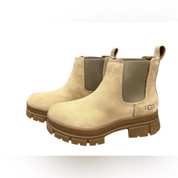 UGG®
Women's Ashton Waterproof Lug-Sole Chelsea Boots
Size: 5.5, Taupe - Picture 2 of 13
